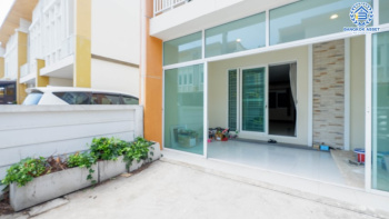 *****ทาวน์เฮ้าส์มือสองย่านสมุทรสาคร ม.โกลเด้นทาวน์ พระราม2 หลังมุม! เนื้อที่กว้างขวางถึงเกือบ 22 ตร.ว. ฟังก์ชันจัดเต็มอย่างกับบ้านเดี่ยว 4 ห้องนอน 3 ห้องน้ำ 2 ที่จอดรถ แถมฟรี! 2 เครื่องปรับอากาศ, 1 เครื่องทำน้ำอุ่น, 1 เครื่องดูดควัน เชื่อมต่อถ.พระราม 2 ใกล้บิ๊กซี, เซ็นทรัลพระราม 2 และทางด่วน "พระราม 2"